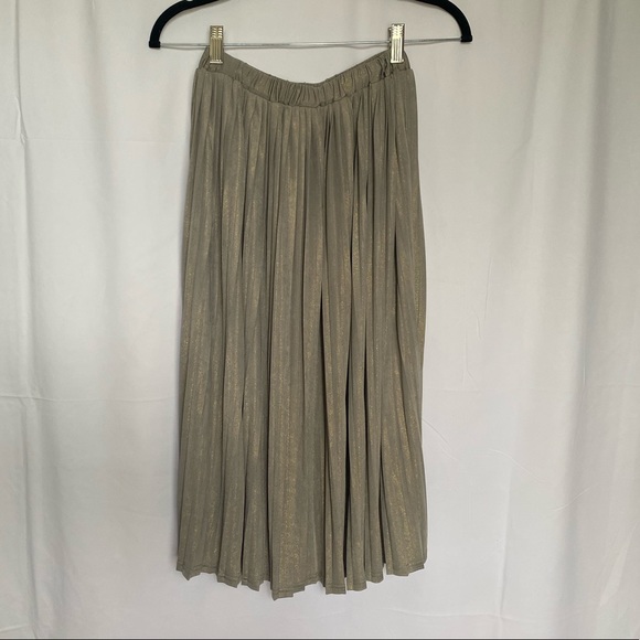 Missguided Satin Pleated Mini Skirt - Picture 1 of 5